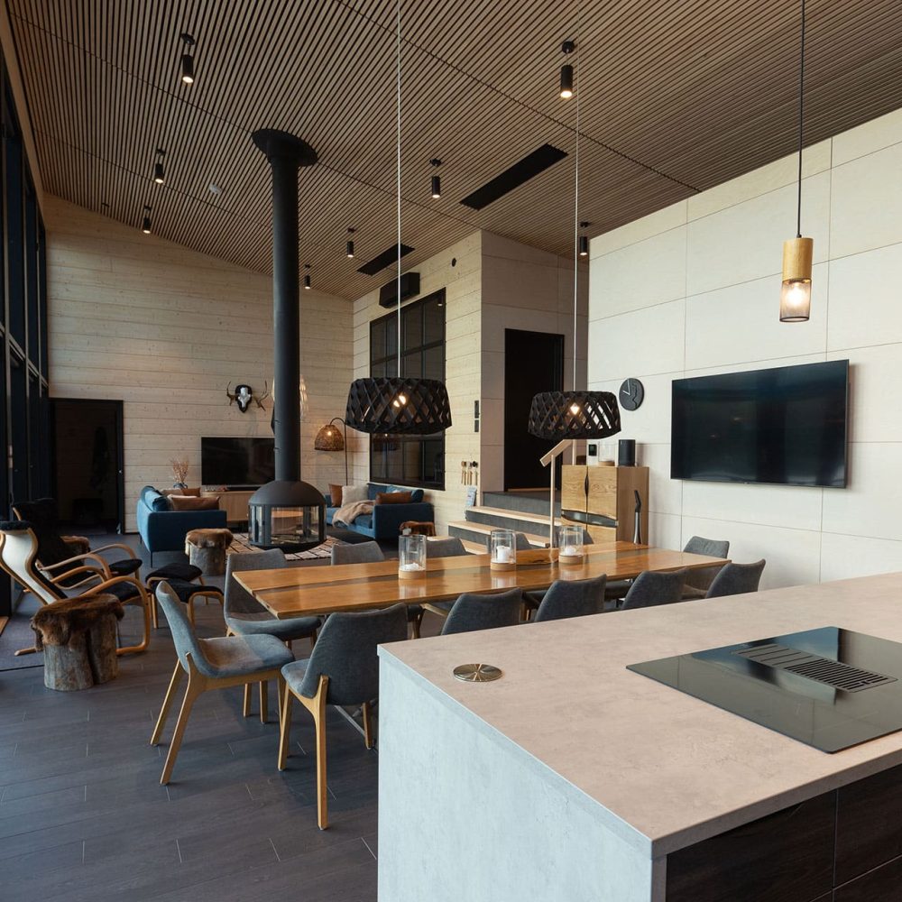 UGGO Villan ylellinen oleskelutila ja keittiö