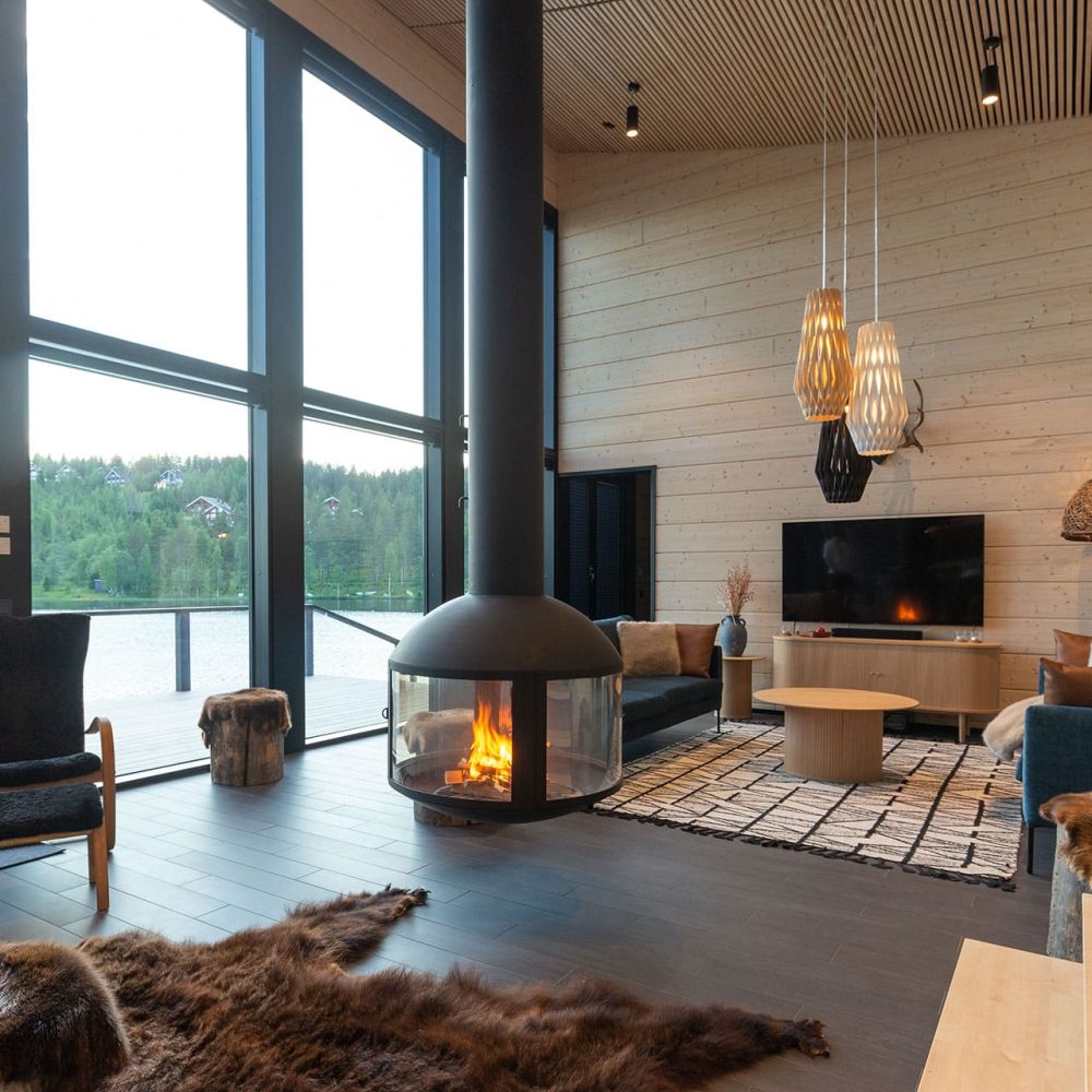 UGGO Villan ylellinen seurustelutila järven rannalla